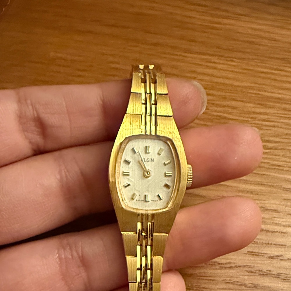 Vintage Elgin Gold Women's Watch (it works)